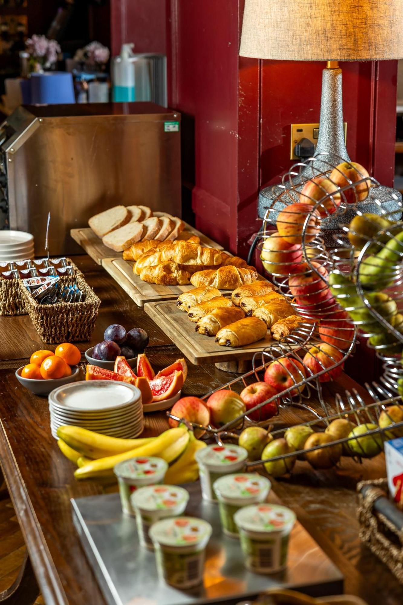 Salisbury Arms Hotel Hertford Ngoại thất bức ảnh